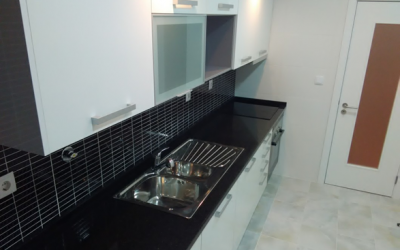 Apartamento T2 renovado. Em prédio bem conservado, com elevador.